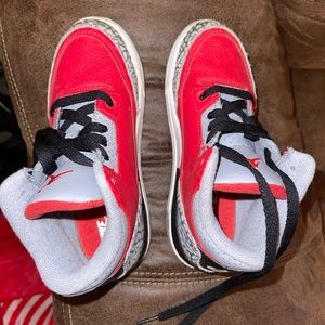 air jordan retro 3 red cement Kids Size 2